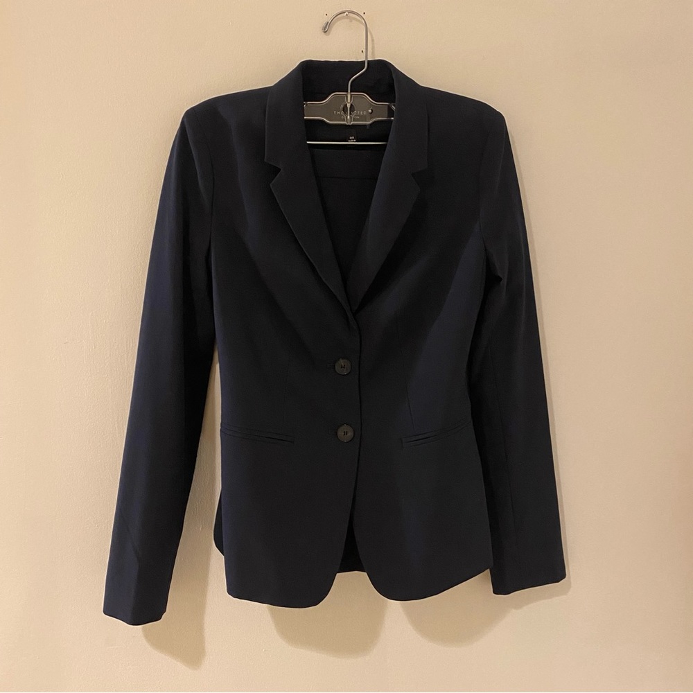 The Limited Collection Navy Suit size 00 NWT